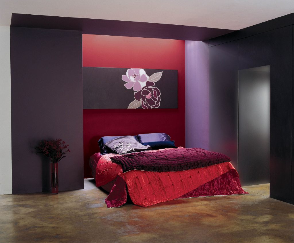 Спальная комната цвета фуксии